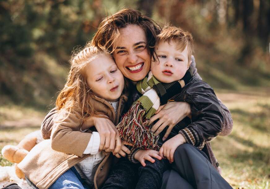 VIŠE DJECE, VEĆA PENZIJA Majke dobijaju dodatni staž, mogućnost da se ranije penzionišu VIŠE DJECE, VEĆA PENZIJA Majke dobijaju dodatni staž, mogućnost da se ranije penzionišu