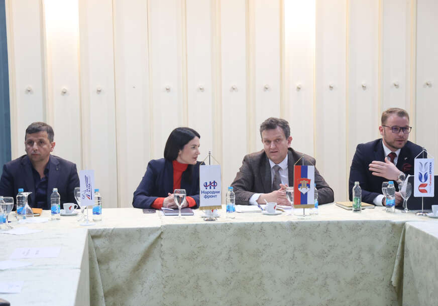 Jedinstvo (pre)kratko trajalo: Vukanović više neće za sto sa Stanivukovićem i Trivićevom, ONA UPIRE PRSTOM U DODIKA Jedinstvo (pre)kratko trajalo: Vukanović više neće za sto sa Stanivukovićem i Trivićevom, ONA UPIRE PRSTOM U DODIKA