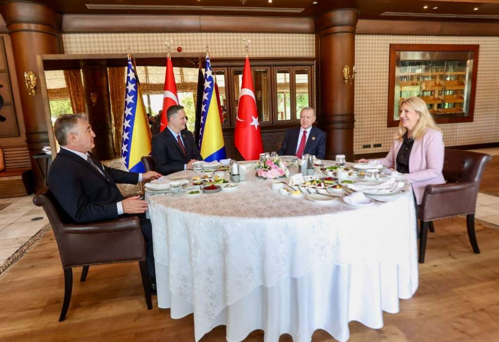 Članovi Predsjedništva BiH u Antaliji s predsjednikom Republike Turske Recepom Tayyipom Erdoganom