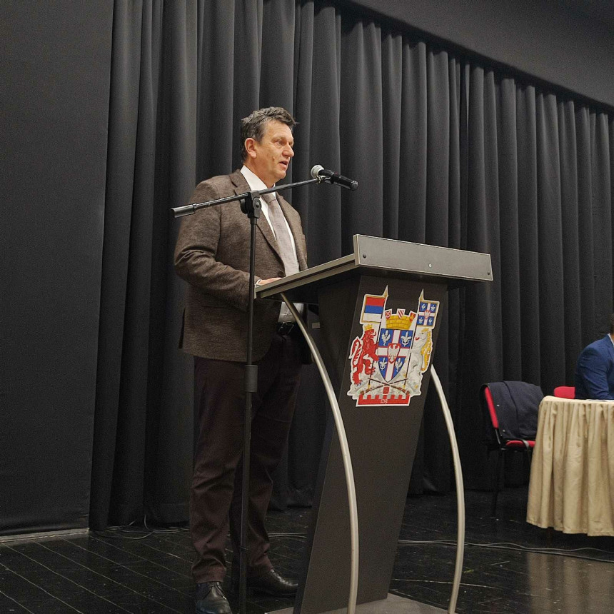 Mladim ljudima treba optimizam, a zrelim i starijim sigurnost Mladim ljudima treba optimizam, a zrelim i starijim sigurnost