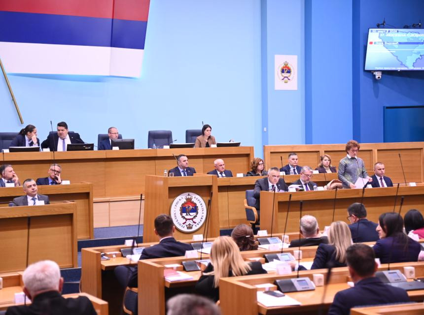 Šta se dešava u SNSD-u: Niko neće mandat poslanika