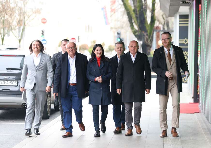 (VIDEO, FOTO) Počeo sastanak opozicije: Glavna tema – zajednički nastup na izborima i raspodjela funkcija