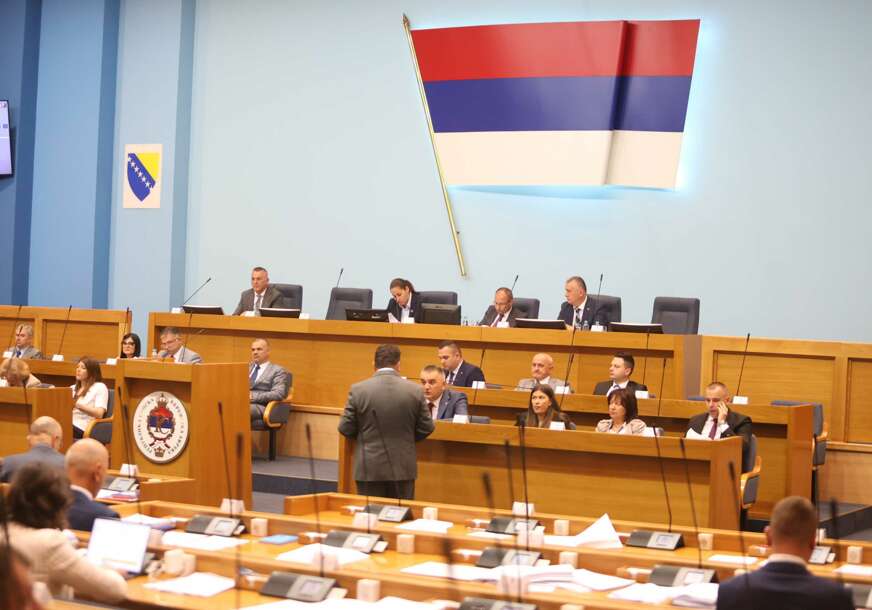 Ko je „razvalio“ jedinstvo, a ko je bitanga: Burna rasprava u NS RS o zatvaranju ORH