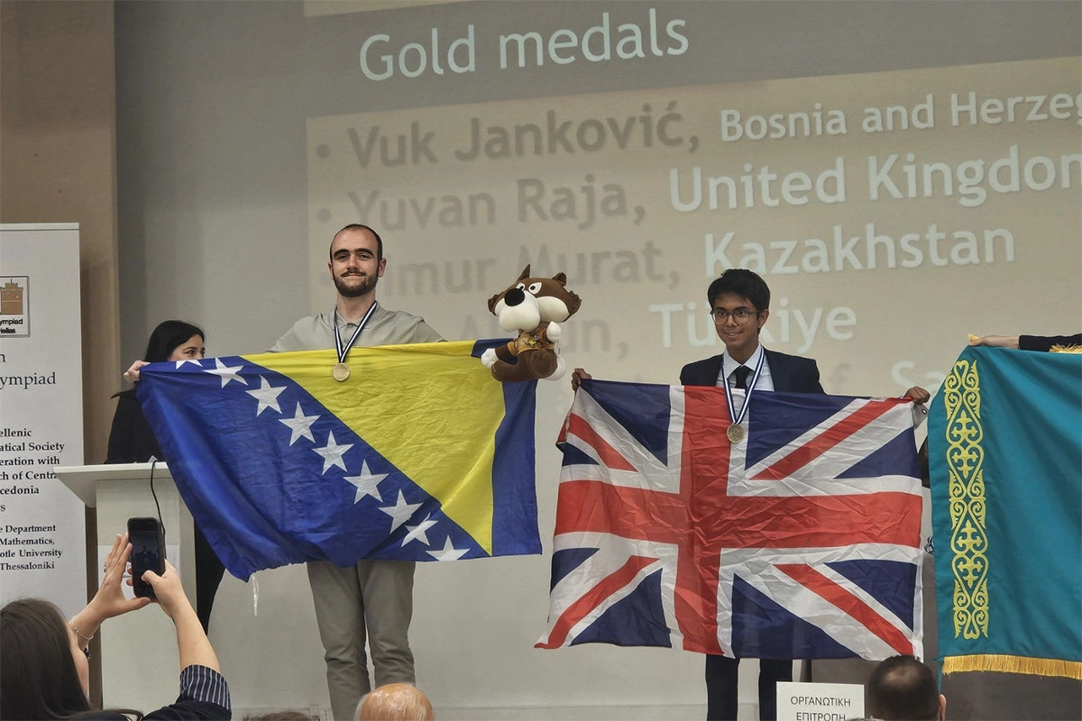 Novi uspjeh Vuka Jankovića: Zlato na matematičkoj olimpijadi i 100 % bodova (FOTO)