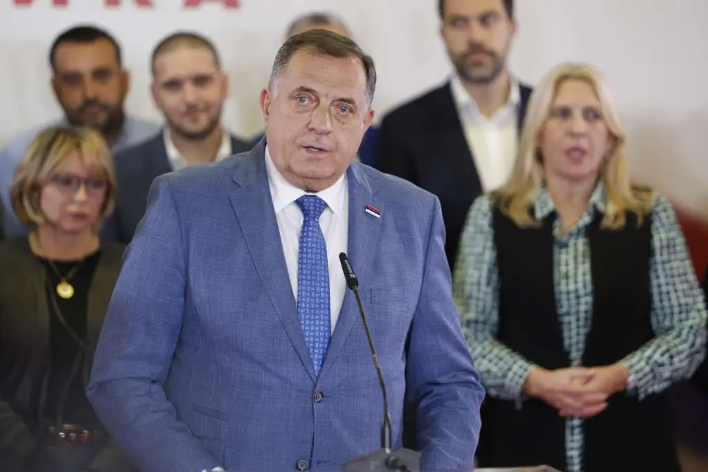 Američka ambasada zvanično upozorila Dodika da razmatraju ponovo uvođenje sankcija! Američka ambasada zvanično upozorila Dodika da razmatraju ponovo uvođenje sankcija!
