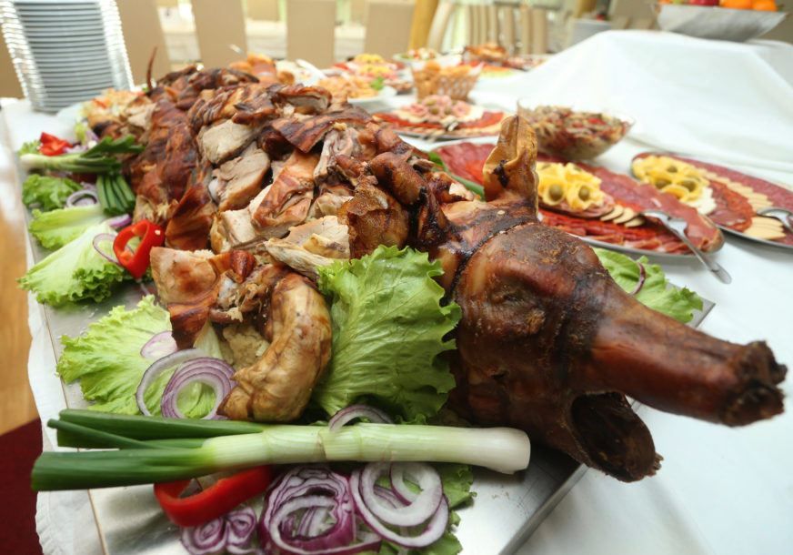 Od meze do torte: Izračunali smo KOLIKO KOŠTA PROSLAVA ĐURĐEVDANA, ovo je ubjedljivo najveći izdatak