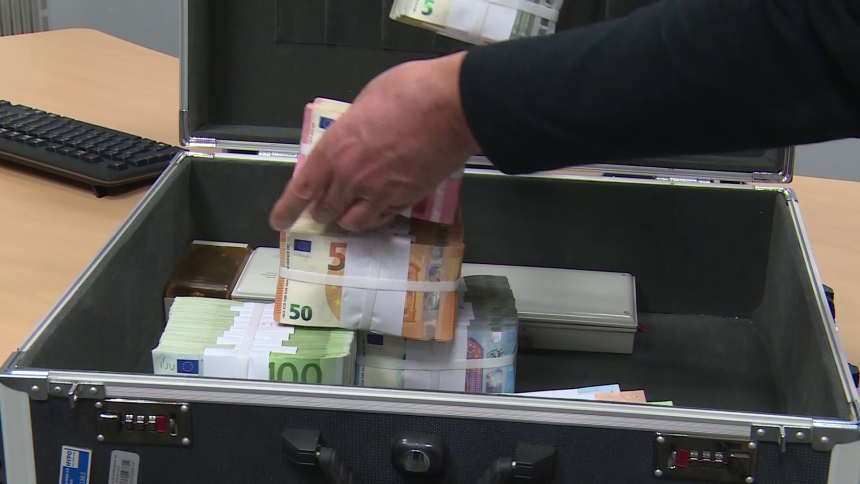 Rastu depoziti građana ali su kamate „besramno niske“