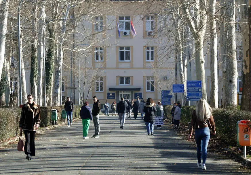 Dok obrazovani bježe, BiH gubi cijele generacije – broj studenata pao za veličinu Bihaća! Dok obrazovani bježe, BiH gubi cijele generacije – broj studenata pao za veličinu Bihaća!