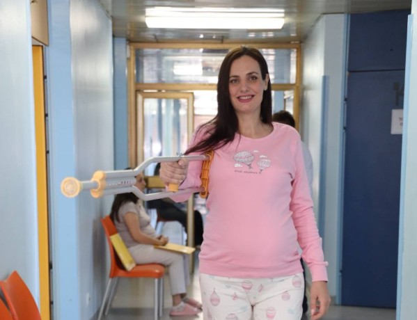 „Ovo je izuzetno rijedak slučaj, čak i u svjetskoj literaturi“ Na UKC ugrađena totalna PROTEZA KUKA TRUDNICI u 8. mjesecu trudnoće „Ovo je izuzetno rijedak slučaj, čak i u svjetskoj literaturi“ Na UKC ugrađena totalna PROTEZA KUKA TRUDNICI u 8. mjesecu trudnoće
