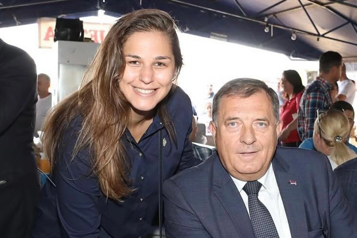 Anja Ljubojević podnijela ostavku na zahtjev Milorada Dodika Anja Ljubojević podnijela ostavku na zahtjev Milorada Dodika