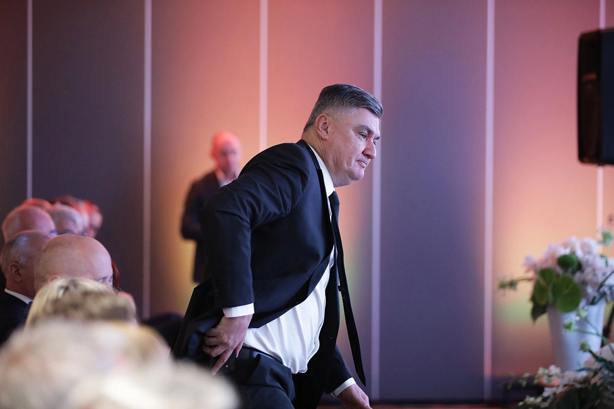 Zoran Milanović oduzima odlikovanja Branimiru Glavašu Zoran Milanović oduzima odlikovanja Branimiru Glavašu