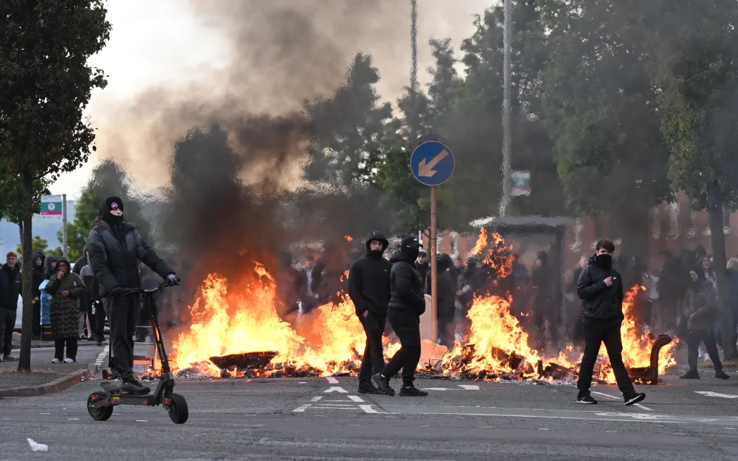 Talas antimigrantskih protesta širi se Evropom: Incidenti podižu tenzije od Irske do Njemačke