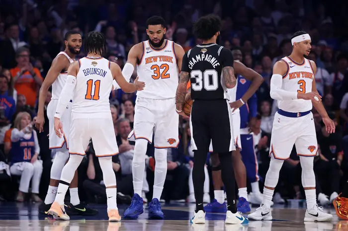 Niksi od -29 do najluđe istorije NBA lige! Anunobi na sekund do kraja šokirao Sparse, Njujork je na korak do titule /VIDEO/ Niksi od -29 do najluđe istorije NBA lige! Anunobi na sekund do kraja šokirao Sparse, Njujork je na korak do titule /VIDEO/