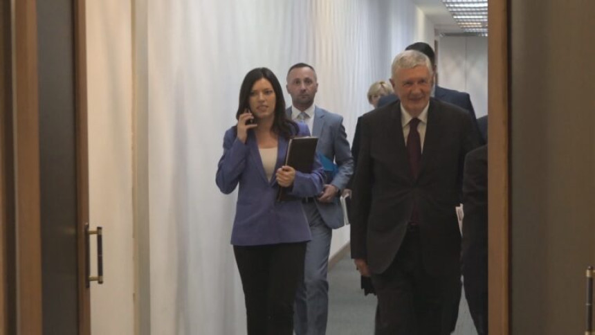 LICEMJERNO: SNSD povećava budžet za državne institucije koje navodno hoće da ukinu?! (VIDEO)